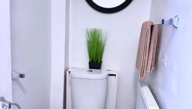 House for 8 in Gillingham close to train station with free parking - Foto 2