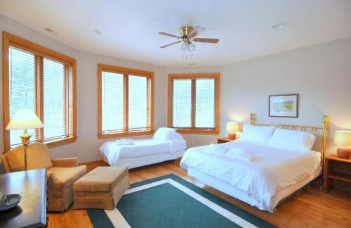 Redbud Keep - Unique Features, Movie Set Decor, Grill, Wifi, Family Friendly, Hiking, Billiard Table, Movie Theater Room, Fireplace, Golfing, View, 2 King Beds - Foto 46