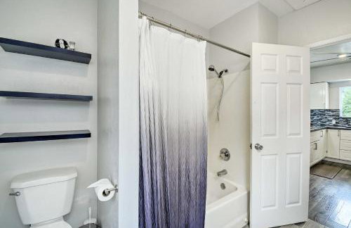 Lakefront Bremerton Vacation Rental with Deck! - Foto 14