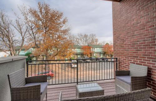 Stylish & Spacious Centrally-Located Home w/Garage - Foto 27