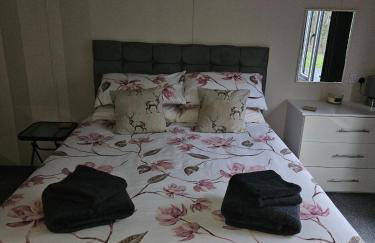 Oak Tree Lodge with Hot Tub near Alton Towers - Foto 23