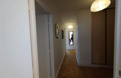 5 mn (450 m) walk Metro/La Defense/Netflix/Parking - Foto 28
