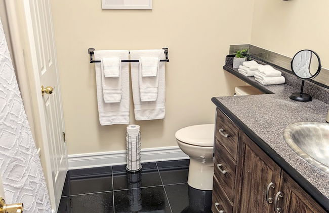 Suites On King - Photo 26