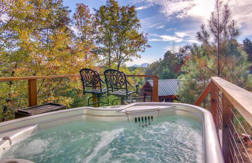 7 Mi to Lake Lure Mill Spring Cabin with Hot Tub - Foto 2