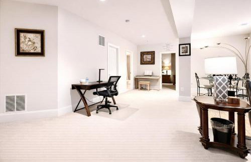 Luxurious 2BR Movie Theater Game Room Full Kitchen Gym - Foto 9