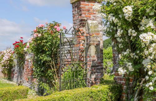 Bella's Cottage - Photo 25