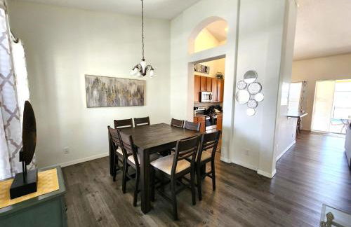 652- Spacious 5-Bedroom Villa with Pool, Spa & Scenic Lake Views - Foto 14