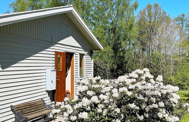 Bright Holiday House by the Lake - Photo 17