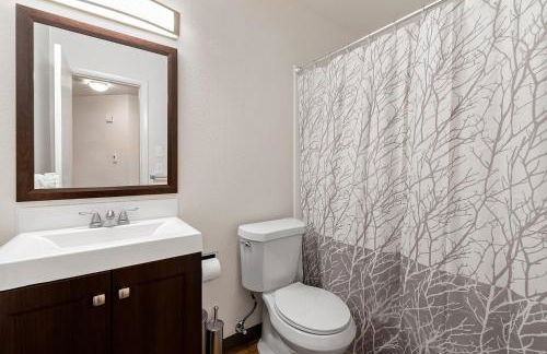 Stylish Getaway with Designer Touches - Free Bikes - Foto 13