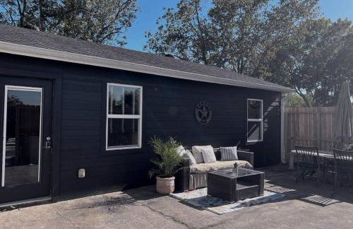 Quiet, Cozy Guesthouse with privacy - Photo 1