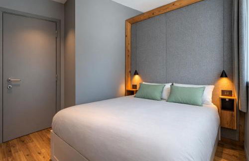 Luxury 9-Bed Apartment Steps from Ski Slopes with Parking & Ski Box - Foto 17