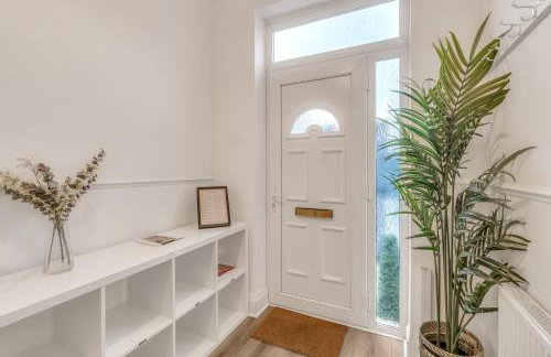 JUNGLE HOT TUB, games room, near eateries, micro brewery, pubs, beauty salons and boutique shops, Argyle, free Netflix, in the heart of Plymouth - Dogs welcome - Hosted by Absolute Accommodation Plymouth - Foto 64