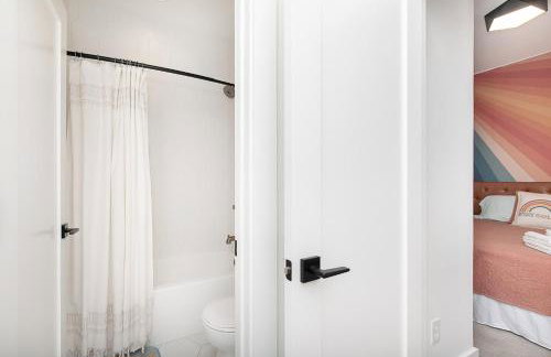 Modern Retreat with Hot Tub-Near Downtown Indy-Family Friendly - Foto 26