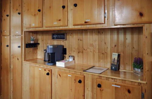 Mountain Cabin w Hot Tub Deck Grill & Fire Pit - Foto 17