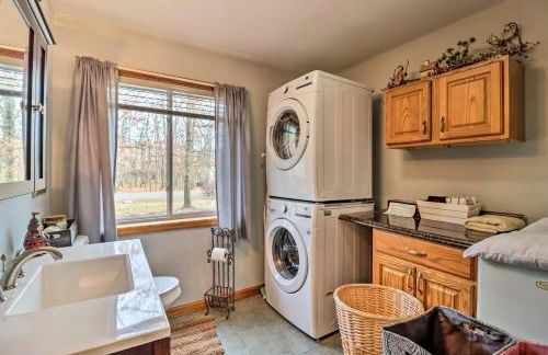 Game Room and Lake Access Albrightsville Home! - Foto 29