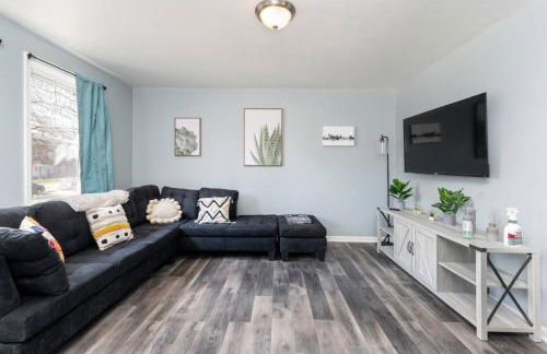 3BR home near Heritage Park - Photo 3