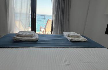 The Yacht House - Photo 11