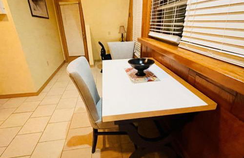 Beaver Lake Studio - King size bed and lake view - Foto 8