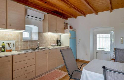 Traditional House in Velies - Photo 13