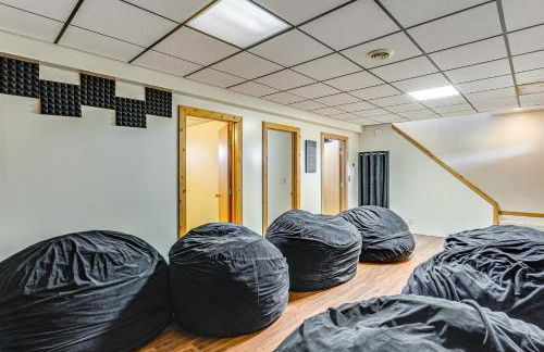 Shady Point Retreat with Hot Tub and Pickleball! - Foto 18