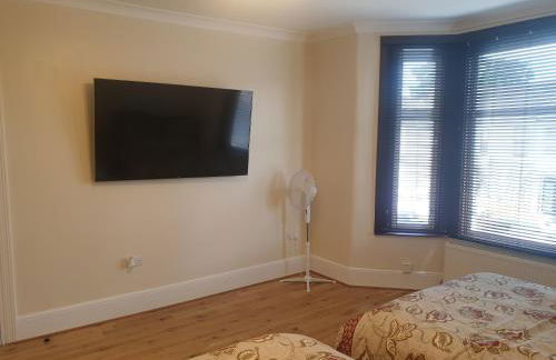 London Luxury Apartments 4 min walk from Ilford Station, with FREE PARKING FREE WIFI - Foto 38