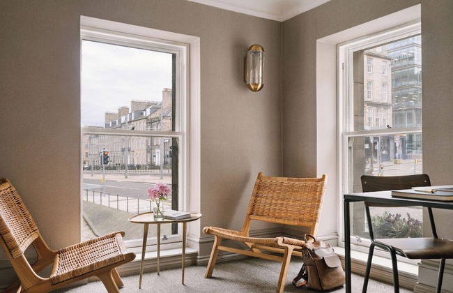 Royal Garden Apartments New Town - Photo 3