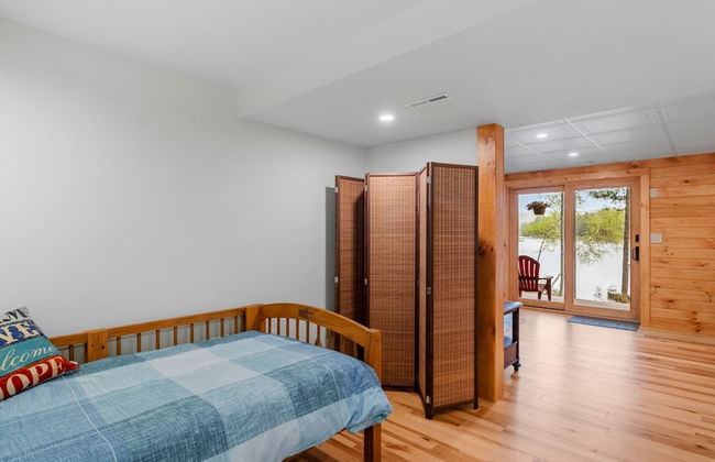 Private Lakefront - Luxury Log House - Photo 29