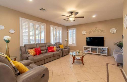 Heated Pool • Mini Golf • Huge Backyard • King Bed - Foto 4