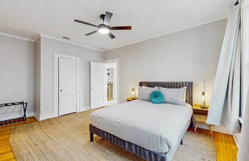 Spacious duplex with private balcony, washer & dryer, and WiFI - Foto 12