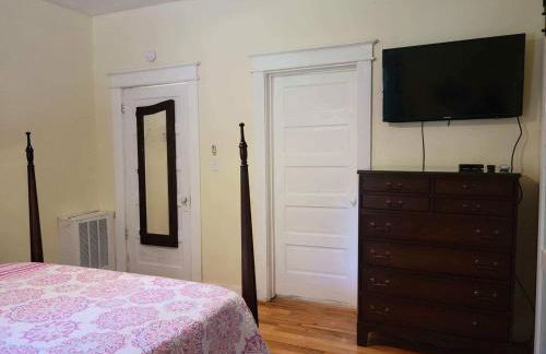 Restored 1900s Historic Home - Jonesboro, VA - Foto 29