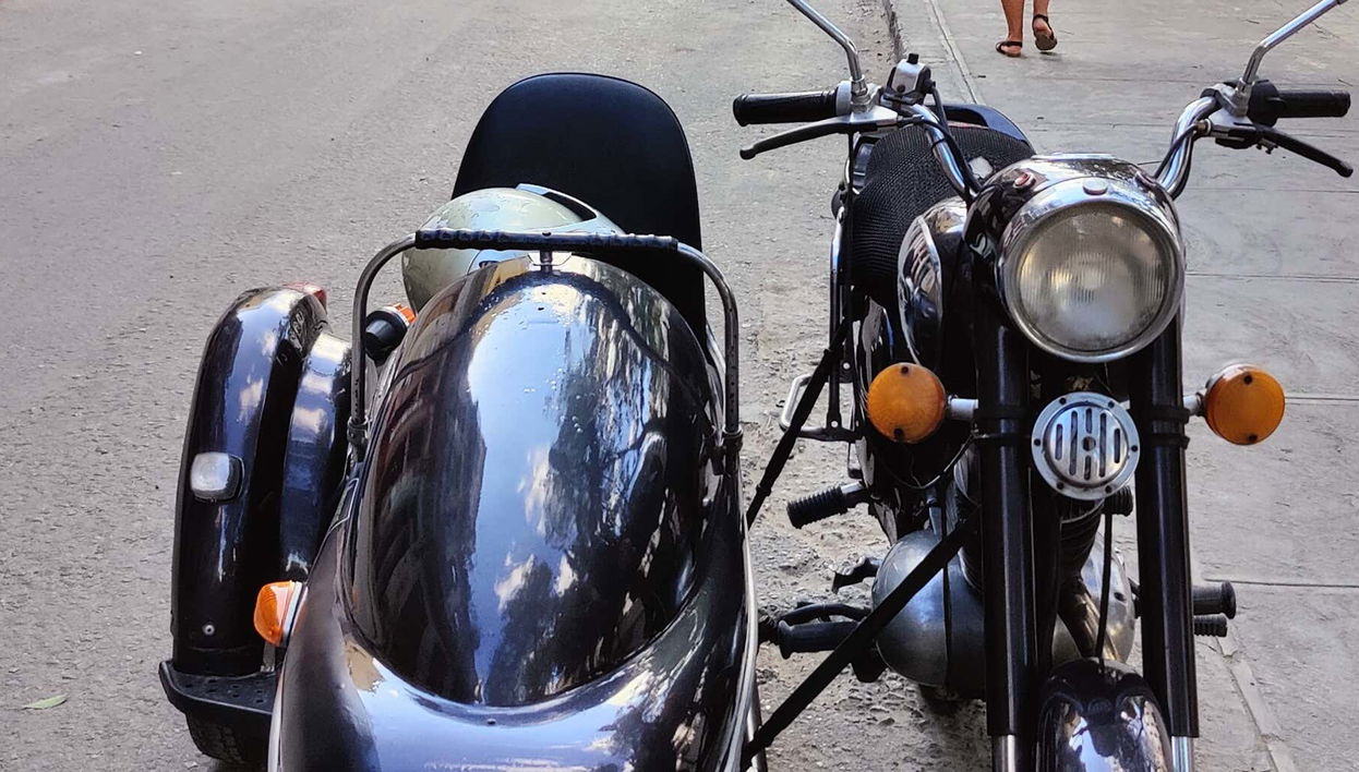 Tour de moto clássica ou com sidecar por Havana