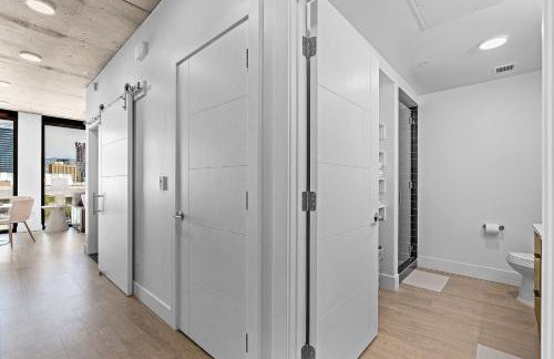 Downtown views! Amazing pool gym hottub Luxury apt - Foto 22