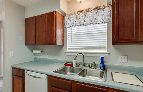 Lovely 2 BDR Condo with Balcony 2M to Broadway - Foto 3