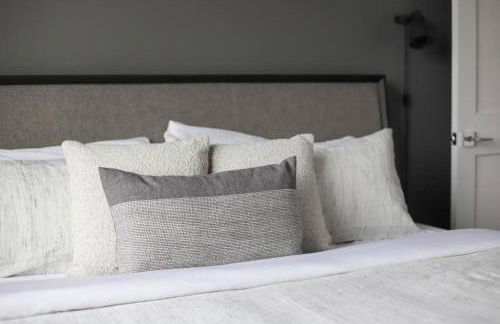 Zen Haus* Lavish Getaway w/ Gym, Sauna, Hot Tub - Foto 57