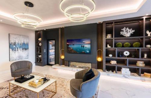 Lux Manor Sleeps 30 - Pool Sauna Hot Tub Cave - Foto 2