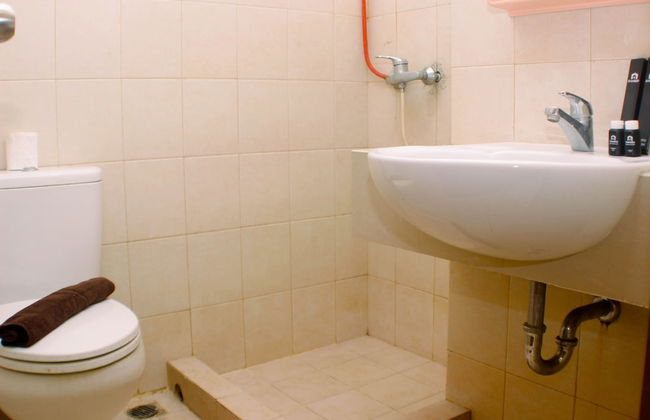 Warm And Homey Studio Room At Maple Park Sunter Apartment - Foto 13