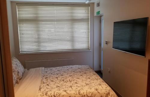 London Luxury Apartment 4 Bedroom Sleeps 12 people with 4 Bathrooms 1 Min walk from Station - Foto 10