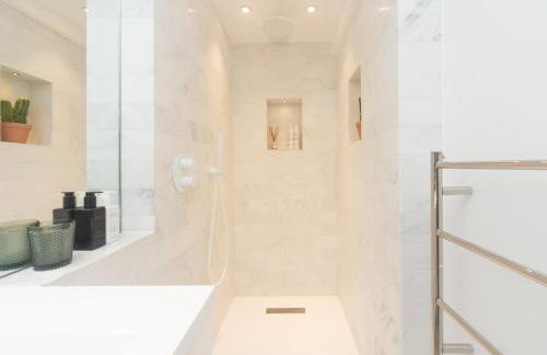 Chic & Cozy Flat in SW London, Perfect Location! - Pass the Keys - Foto 9