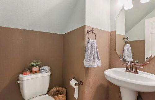 Cozy 4bdrm 3bath Home in The Woodlands - Photo 35