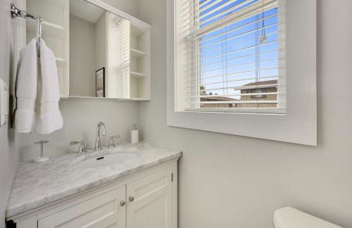 Mid-Century Townhome Steps from Restaurants #DCottage - Foto 12