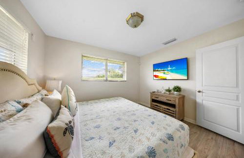 Tropical Villa Retreat with Private Pool & Peaceful Backyard - Stylish Escape in a Tranquil Residential Area - Foto 36