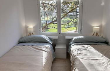 Modern beachfront apartment 2 Bdrm , incredible views - Photo 12