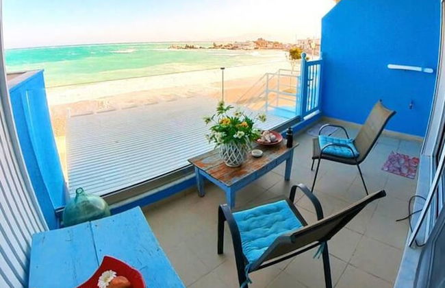 Deluxe Beach Apartment- Sleeps 2 & Private Terrace - Foto 27