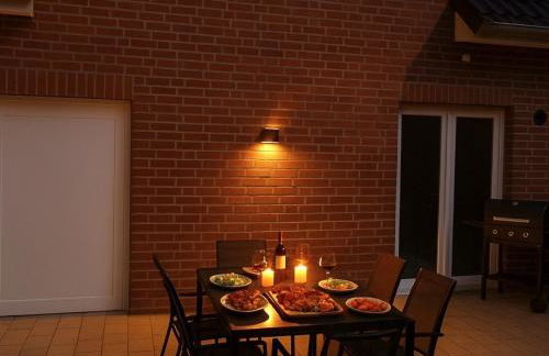 Modernes Ferienhaus bei Lüneburg Terrasse, Grill & Garten für 6 Gäste - Foto 4