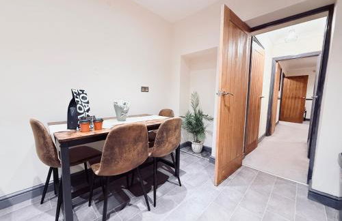 3BR Contractors Stay in Ammanford with Parking and Wi-Fi - Foto 3