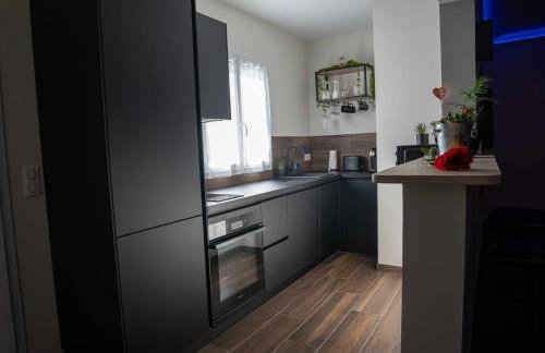LA NUIT DES SECRETS Love Room 4 étoiles avec Jacuzzi et Sauna - Foto 15