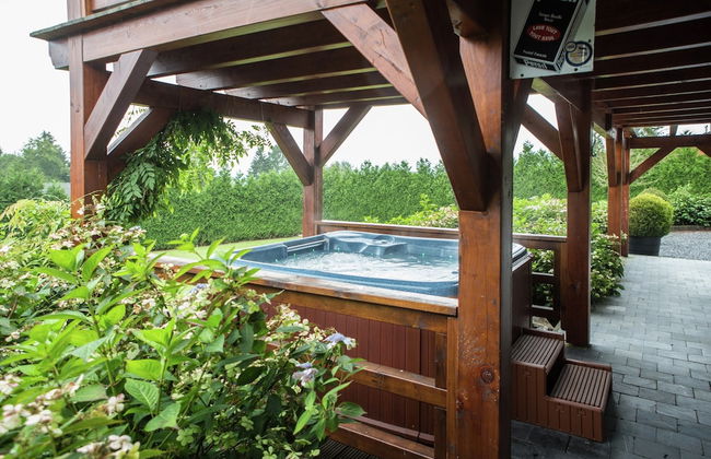 Affluent Chalet in Septon with Whirlpool, Sauna, Hot Tub - Photo 36