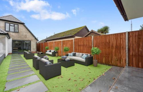 Beautiful Home, Free Parking For Large Groups Sleeps 10 Book Now! - Foto 24