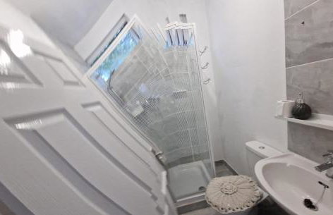1 Bed Flat - Sleeps 2 - Pets - Parking - Wifi - Foto 7