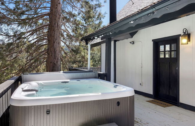 The Matterhorn Manor by Avantstay Harry Potter Inspired A-frame Home w/ Hot Tub & Views - Foto 2